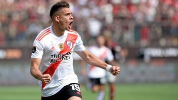 Santos Borr&eacute; celebra un gol con River.