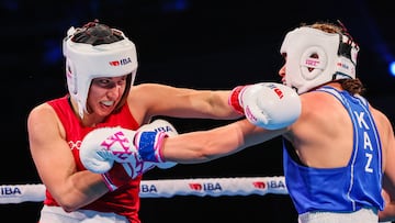 Dúnia Martínez en su combate con la kazaja Natalya Bogdanova en los Mundiales de Serbia.