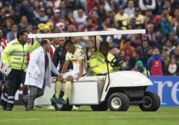Miguel Samudio sufrió un choque y las asistencias médicas pidieron la sustitución; parecía una conmoción. Sin embargo, el paraguayo se repuso y volvió al campo.