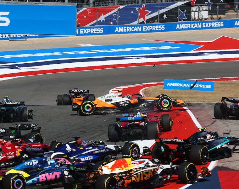 Accidente en la salida del GP de Estados Unidos de F1 2025.