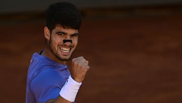 Spain's Carlos Alcaraz reacts during his men's singles semi-final match against Italy's Lorenzo Musetti for the ATP Rome Open tennis tournament at Foro Italico in Rome on May 16, 2025. (Photo by Tiziana FABI / AFP)