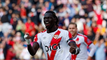 Pathé Ciss la lía en redes por repostear que el Rayo es un “club de mierda”