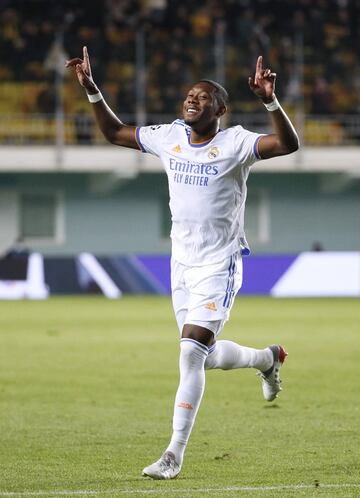 Alaba anot¨® el 0-1 de falta.