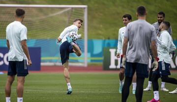 Diego Llorente durante el entrenamiento. 