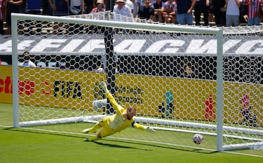 El campeón de Europa golpea primero en el Rose Bowl. Y además, con sello español. Zurdazo de Fabián desde fuera del área, potente y cruzado, imparable para la estirada abajo de Oblak.