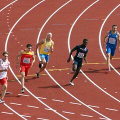 Bruno Hortelano se pasea en su serie de 200 a lo Bolt