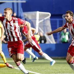 El Almería negocia para comprar al defensa Nikola Maras