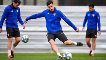 Yuri Berchiche, en el entrenamiento de ayer.