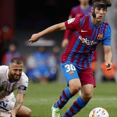 Gavi hace historia: cuarto debutante más joven en el Barça
