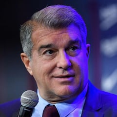 Laporta matiza que Messi e Iniesta no volverían como jugadores