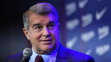 Laporta matiza que Messi e Iniesta no volverían como jugadores