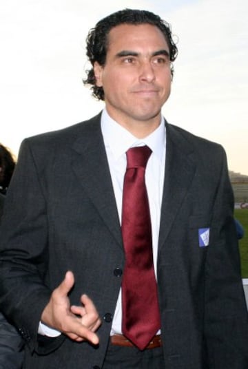 28 de noviembre: 48 años cumple el ex futbolista y técnico peruano José Guillermo 'Chemo' Del Solar. Dirigió a Universidad Católica en 2007, siendo subcampeón del Apertura de aquel año.
