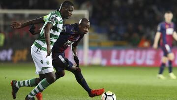 Bas Dost da esperanzas al Sporting en la lucha por la Liga