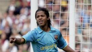 <b>GOLEADOR.</b> Giovanni marcó el tercero, culminando una jugada de Bojan y Henry.