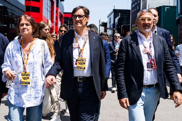 El presidente de la Generalitat, Salvador Illa, en el paddock del Circuito de Montmel車.