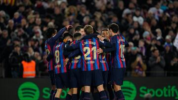 BARCELONA, 05/02/2023.- Los jugadores del FC Barcelona celebran el gol de Gavi en el partido de la jornada 20 de LaLiga que FC Barcelona y Sevilla FC disputan hoy domingo en el Camp Nou. EFE/ Alejandro García