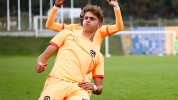Adrián Niño celebra su gol en Oporto.
