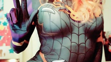 Espectacular y sensual cosplay de D.Va de Overwatch para Halloween