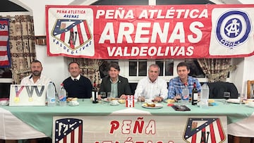 Carlos e Iv¨¢n D¨ªaz Infantes, Carlos S¨¢nchez, Marcelino y Pedro Delicado en la cena del sexto aniversario de la pe?a atl¨¦tica Arenas Valdeolivas.
