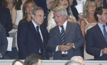 Florentino Pérez y Enrique Cerezo en el palco