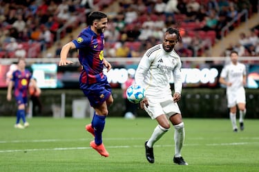 Martín Montoya y Javi Balboa. 