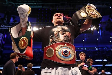 En 2018 se organizó un torneo muy interesante: las World Boxing Super Series. El objetivo de la competición era claro: unir a los ocho mejores del peso y enfrentarlos en formato eliminatorio. En esta división lograron que los cuatro campeones estuviesen presentes. En la final se enfrentaron Olek Usyk y Murat Gassiev. Ambos habían unficado en las semifinales y el ucraniano logró ser el único campeón de la división. Ganó al ruso el 21 de julio de 2018. En noviembre de ese año hizo una defensa ante Tony Bellew y subió al peso pesado.