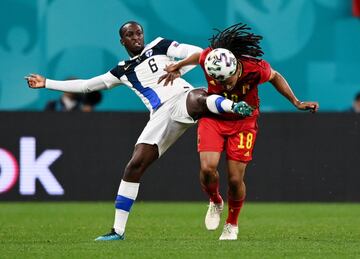 Glen Kamara con Jason Denayer.