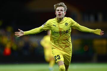 Jens Petter Hauge celebra uno de sus goles ante el Oporto.