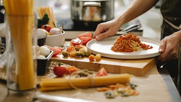 This gastroenterologist encourages those seeking to increase the nutritional value of their pasta dishes to add this kitchen staple.