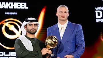 Erling Haaland se llevó el premio Globe Soccer Awards al mejor jugador de 2023.