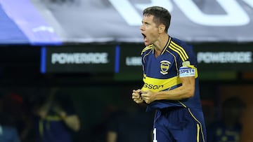 Boca Juniors' Spanish midfielder #21 Ander Herrera celebrates after scoring his team's third goal during the Copa Libertadores group stage football match between Argentina's Boca Juniors and Ecuador's Barcelona at La Bombonera stadium in Buenos Aires on April 14, 2026. (Photo by ALEJANDRO PAGNI / AFP)