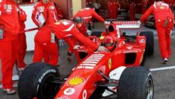 <b>CON FERRARI. </b>Rossi hizo varios test con la escudería italiana.