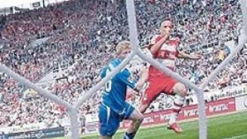 <b>CLAVE. </b>Ribéry consiguió el primer gol de Bayern con un disparo desde la frontal del área que no pudo despejar la defensa del Hoffenheim.