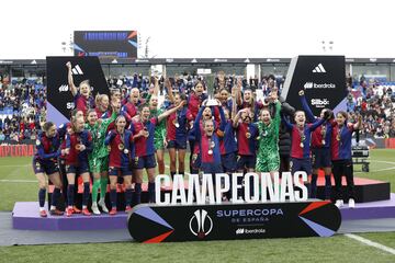 Celebracin de las jugadoras del Ftbol Club Barcelona Femenino tras ganar la Supercopa de Espa?a Femenina.