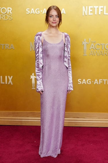 Emma Stone posa en la alfombra roja de los 'The Actor Awards' celebrados en el Shrine Auditorium and Expo Hall de Los Ángeles. 







 
 





 
 