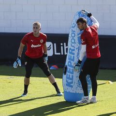 El Valencia da ficha del primer equipo Cristian Rivero y el '25'