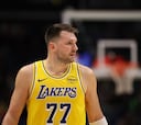 La NBA sanciona a Schröder por intentar pegar a Doncic