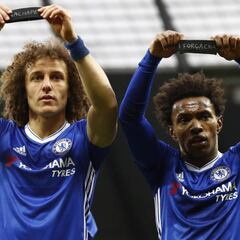 Diego Costa y Willian recordaron a las víctimas del Chapecoense