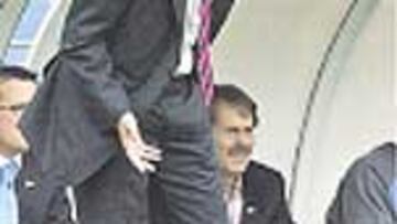 Cos, en la cuerda floja.