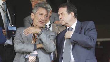 Carlos Mouri&ntilde;o, presidente del Celta, conversa con Abel Caballero, alcalde de Vigo. 