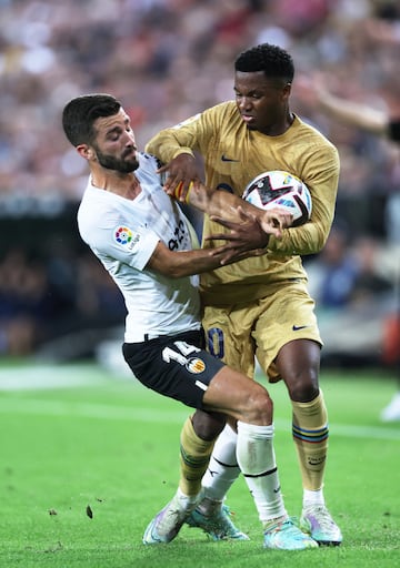 José Luis Gayá y Ansu Fati.