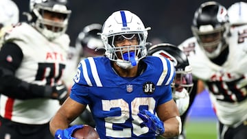 Football - NFL - Indianapolis Colts v Atlanta Falcons - Olympiastadion, Berlin, Germany - November 9, 2025 Indianapolis Colts' Jonathan Taylor celebrates scoring a touch down to win the match REUTERS/Lisi Niesner
