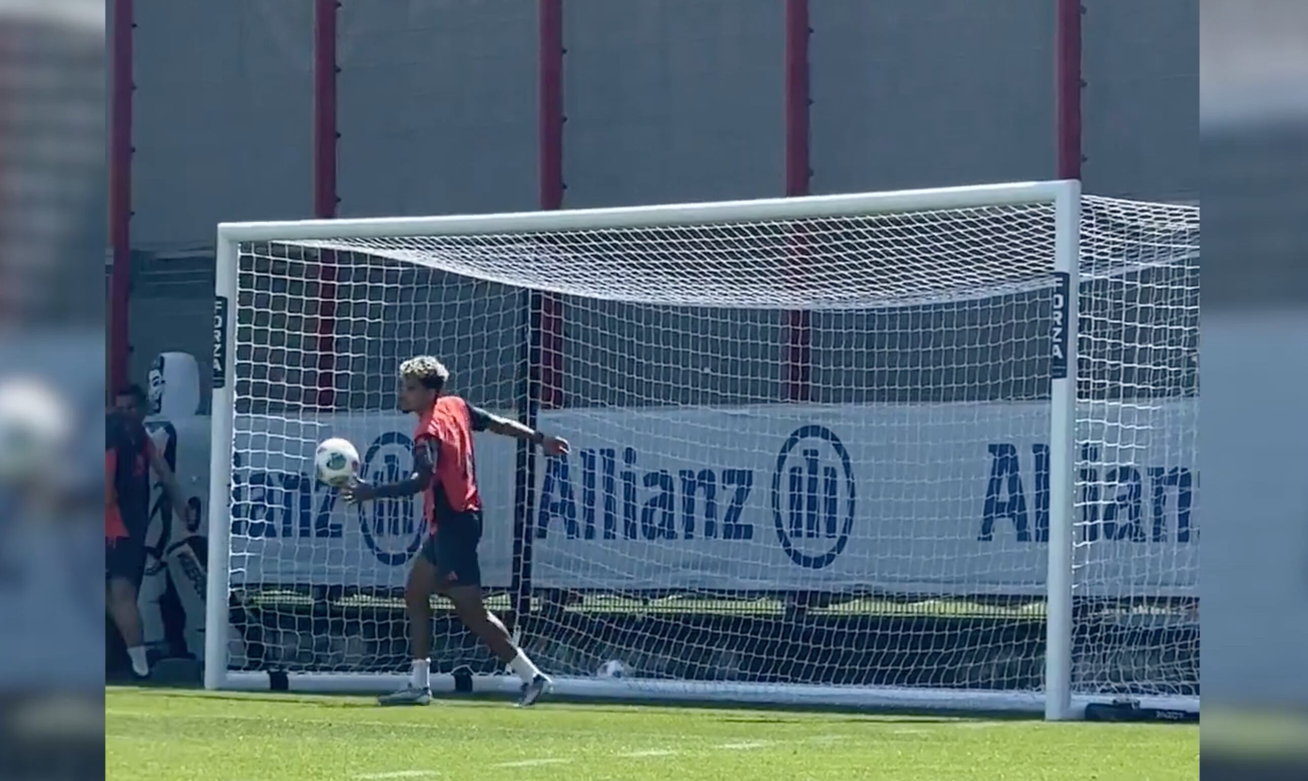 Lucho Díaz se mide en el arco del Bayern