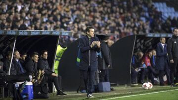 Unzu&eacute; da indicaciones durante el partido entre el Celta y el Barcelona de la ida de octavos de la Copa del Rey.