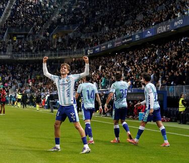 Niño también se apunta al once de esta semana, tras anotar su primer doblete del curso. El delantero del Málaga puso el 2-0 inicial, en la primera media hora del encuentro, con dos zarpazos.