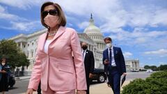 WASHINGTON, DC - 12 DE MAYO: La presidenta de la C&aacute;mara de Representantes, Nancy Pelosi (D-CA), llega para una conferencia de prensa sobre infraestructura fuera del Capitolio de los Estados Unidos el 12 de mayo de 2021 en Washington, DC. 