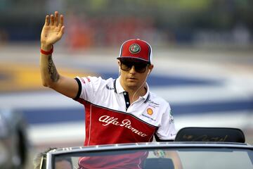 Kimi-Matias Räikkönen (Espoo, Finlandia; 17 de octubre de 1979) afronta en 2021 su 19ª temporada en el Mundial de F1 como el piloto con más grandes premios disputados (330) y con un palmarés compuesto de 21 victorias, 103 podios y el título de 2007. Pero además lidera este particular ránking ya que entre dos de sus victorias se disputaron nada menos que 114 carreras. Gana la carrera inaugural del Mundial 2013 en Australia con Lotus y no vuelve a saborear champán hasta el GP de EE UU de 2018 ya en su segunda época en Ferrari. Curiosamente, son sus dos últimos triunfos en la categoría. También atesora el finés otro intervalo de 60 carreras entre dos de sus victorias: Bélgica 2009-Abu Dabi 2012.