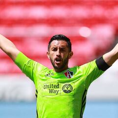 Camilo Vargas se destaca en un equipo en crisis