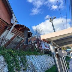 “Inhabitable”: El derrumbe de un cerro produce una impactante emergencia en Tomé