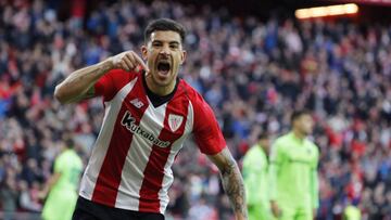 Yuri Berchiche, celebra su gol anotado ante el Levante.